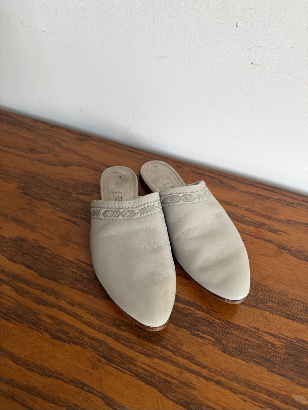 Toms Cream Pointed-Toe Leather Mules